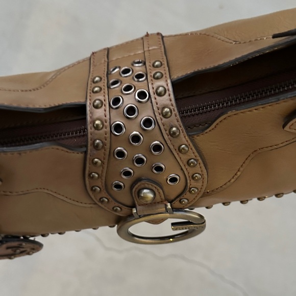 Vintage Guess Studded Brown Leather Shoulder Bag preowned - Picture 11 of 16